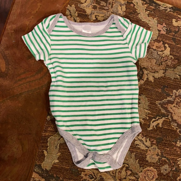 3/$10 🍀 *lot of 3* 6-9 mos onesies 🍀 - Picture 4 of 5